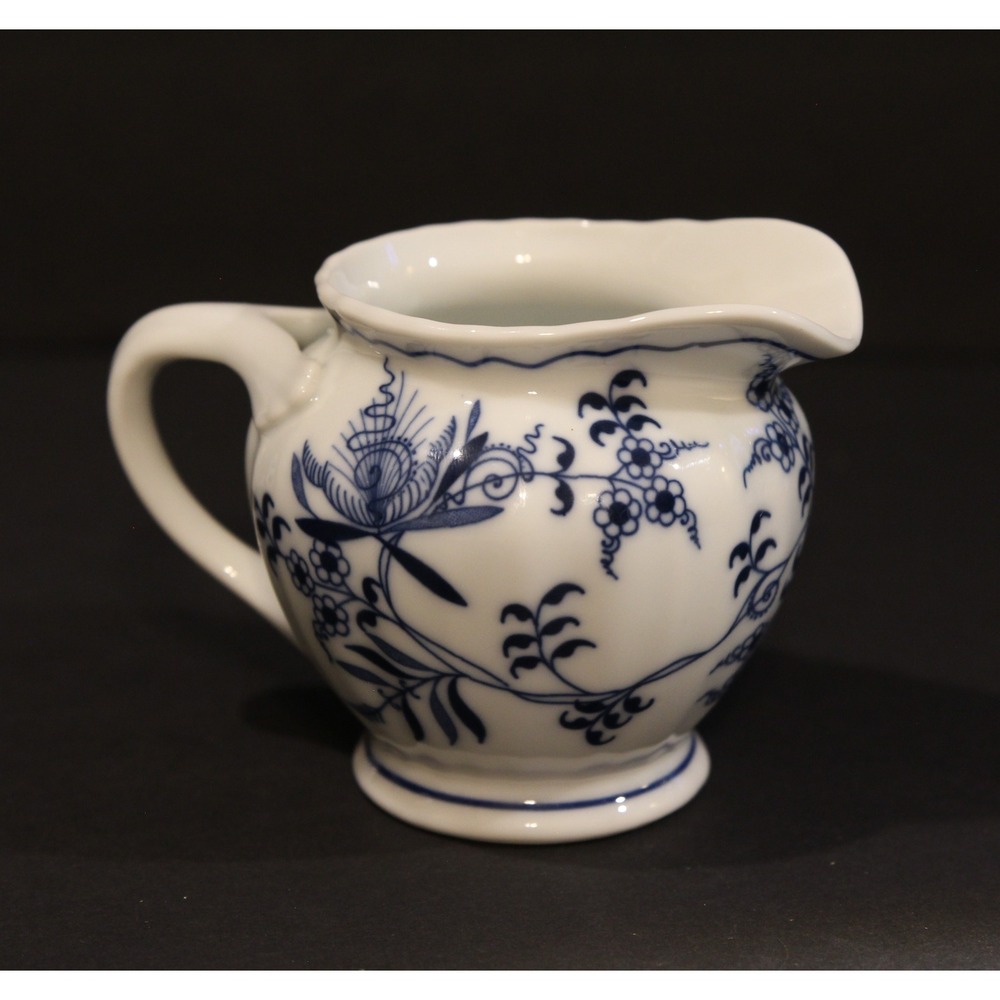 Blue Danube Japan Blue Onion-Creamer 3.5" Tall Porcelain Dinnerware  Pre-owned.